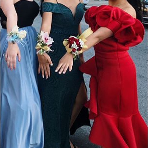 RED ROSE PROM DRESS - Picture 2 of 4